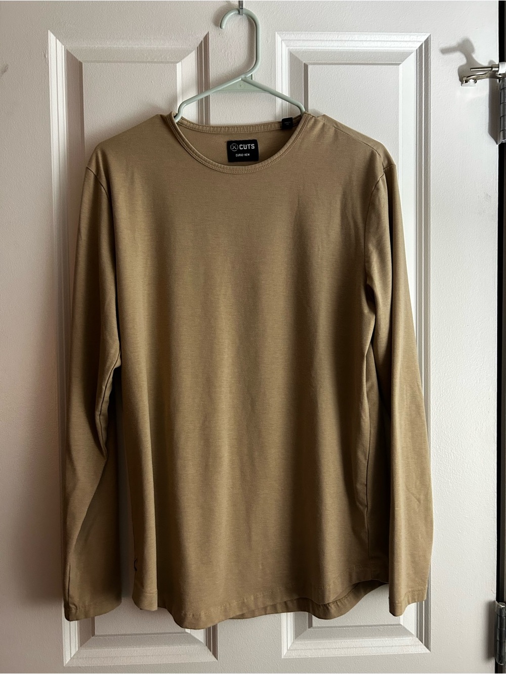 Cuts Long Sleeve Crewneck Shirt | Men’s Curved Hem Shirt